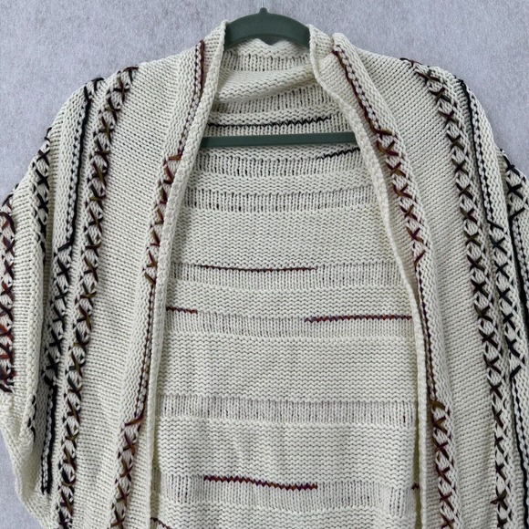 Dillards SweaterShawl Wrap One Size‎ Ivory Aztec Cardigan Cape NWT Flowy Knit - Picture 5 of 9